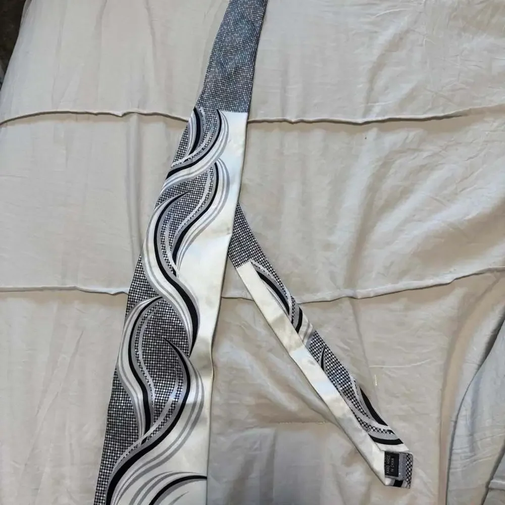 Stacy Adams Black and White Wavy Stripe Silk Tie